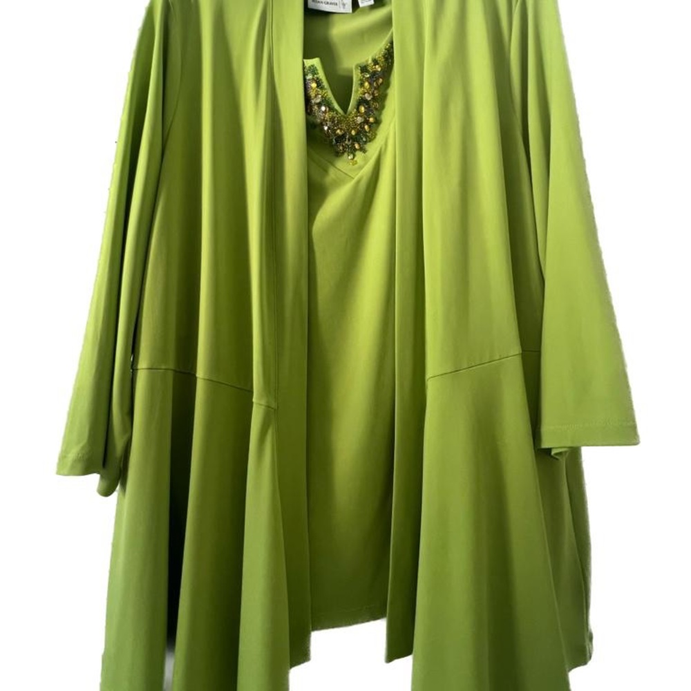 Beautiful Susan Graver set includes tank top , cardigan three-quarter sleeve..XL